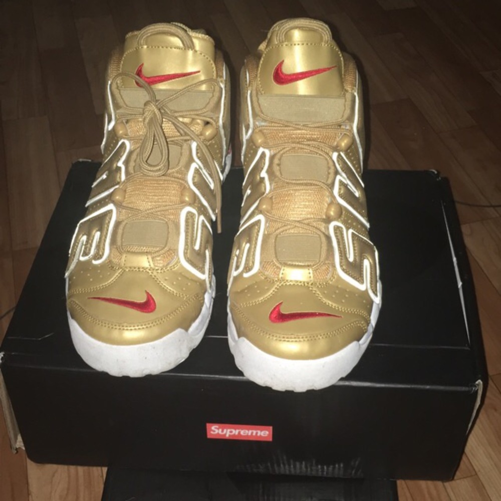 Nike supreme up-tempo’s